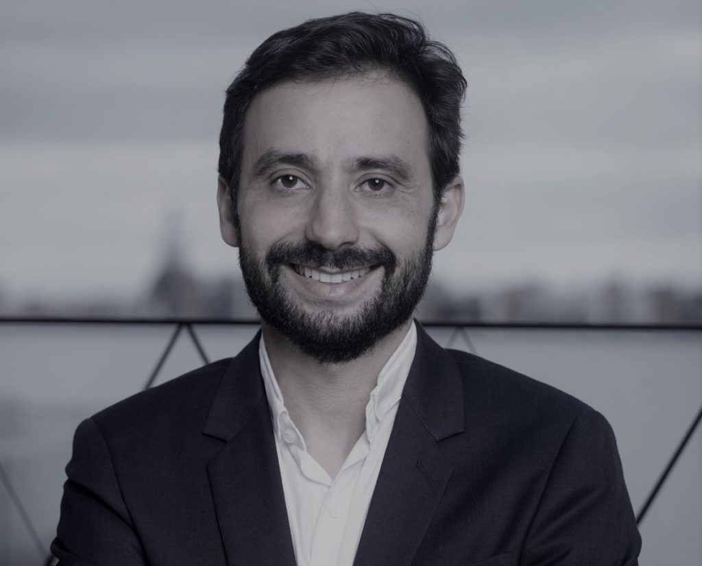 VovoxxPro's tweet photo. ITW #RamiKaram @LesFurets par @jeanlucgambey 
« La bataille entre les assureurs va se jouer sur l’expérience utilisateur » https://t.co/FDPNsEGUdj #Assurance #Sanscontact #vad #DistributionAssurance #Comparateur #courtier #agentsgénéral #Courtage @LAMBIJOUEmma @JCharlesNAIMI https://t.co/hu8u9JIOtB