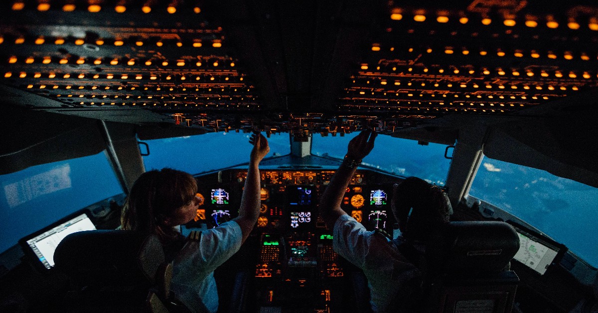 PilotPipeline's tweet photo. Crew Coordination is paramount in a multi-pilot cockpit.  How do you effectively train and practice crew coordination to sustain a safe and efficient flight deck?  

#FlightDeckMonday #CrewCoordination #Aviation #AVGeek https://t.co/ka9gBpBpPx
