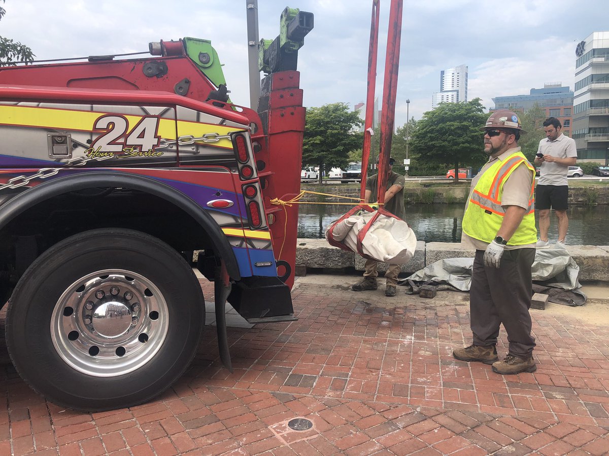 Now crews are packing up and clearing out. They’re taking the pieces of the Christopher Columbus statue to an art studio to be refurbished.  @WMAR2News  #GMM2