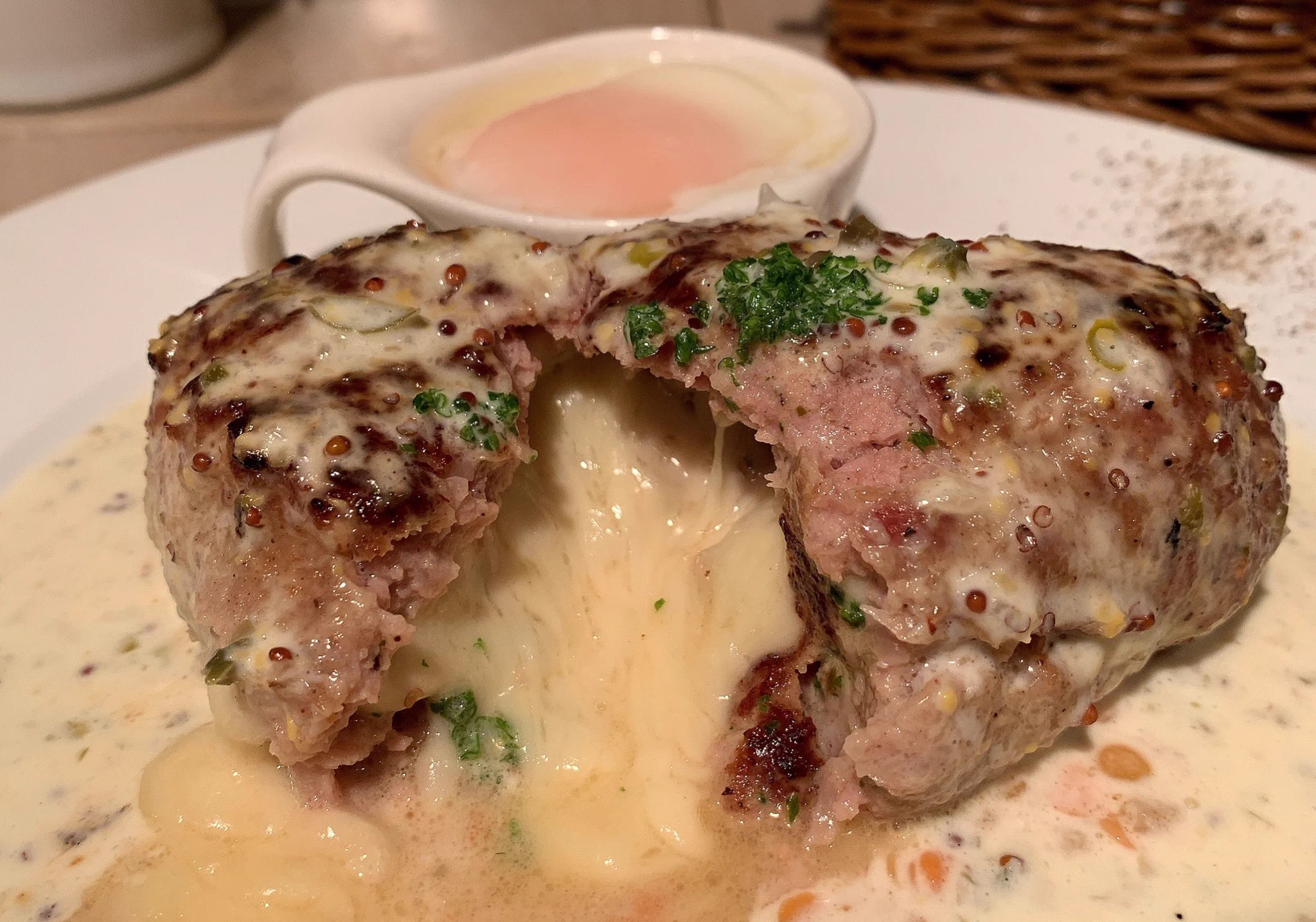 【Hamburg Will】の「モッツァレラチーズバーグ」全ての人間を虜にする～！！