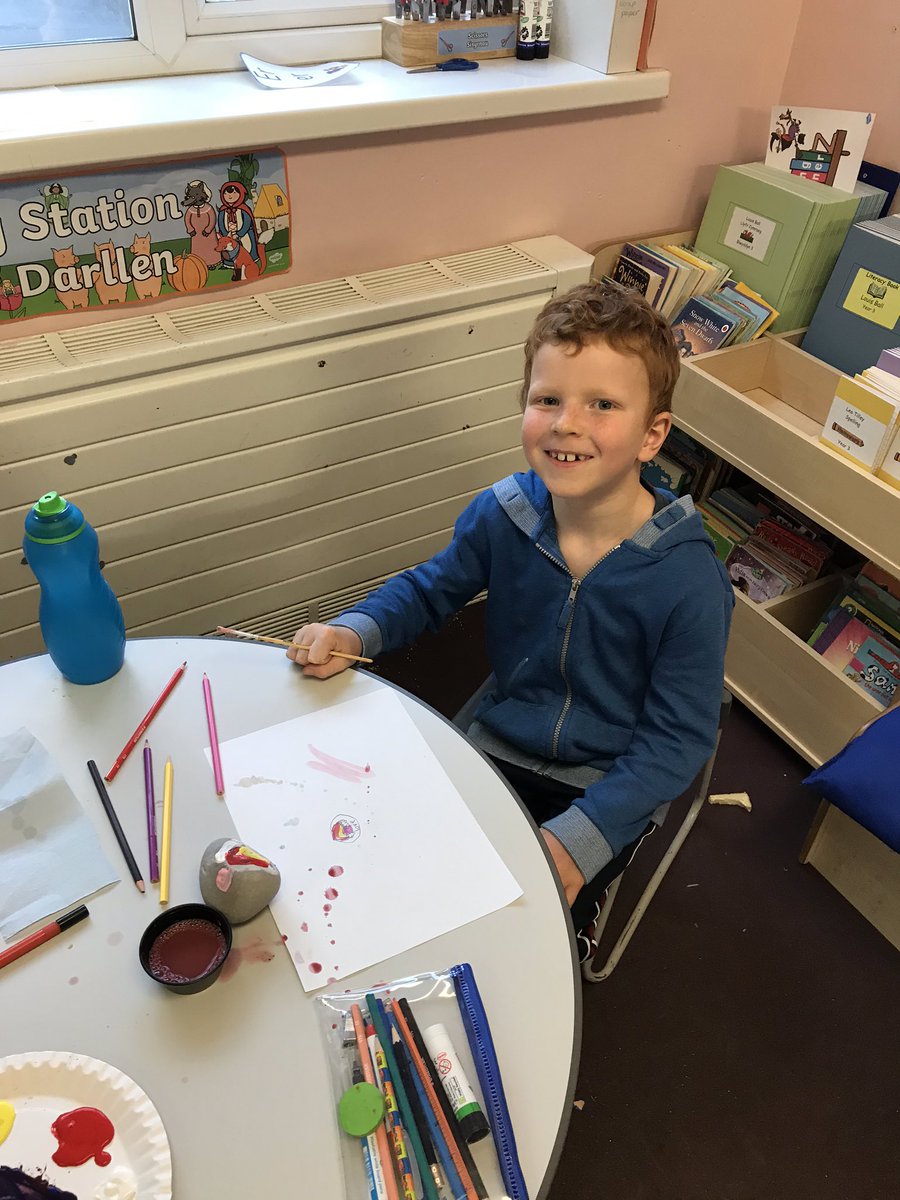 Hendrefoilan's tweet photo. Year 2 have thought of wonderful designs for their ‘rainbow positivity pebbles’ 🌈 #hdfp2 #hdfpcreative #hdfpStayPositive https://t.co/5XVZgDN6S5