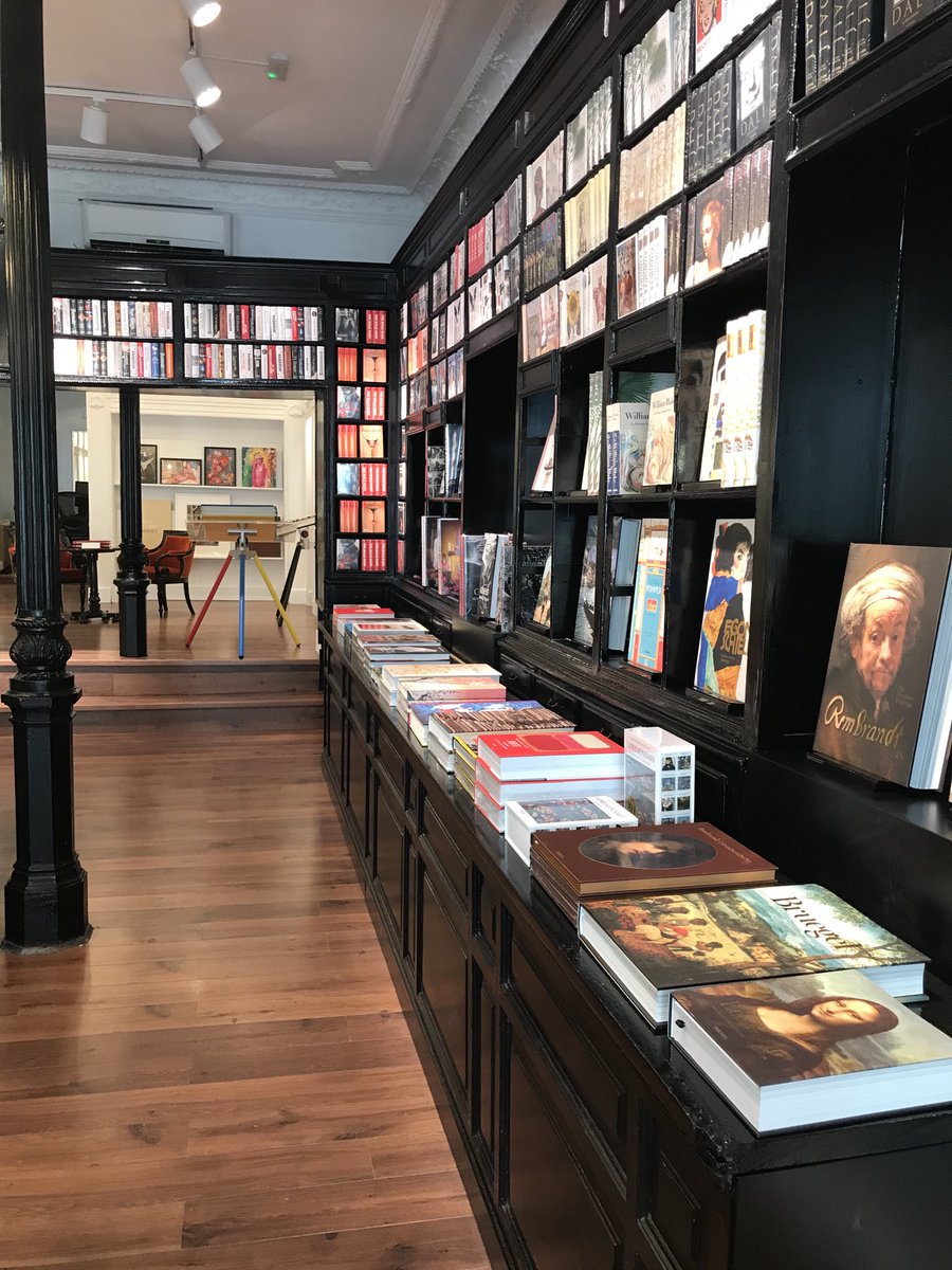 TASCHEN_Spain's tweet photo. Hemos abierto la primera librería TASCHEN en Madrid. Te esperamos en Barquillo 30 de martes a sábado. #librería #leer #arte #libros #tienda #ver #joyas #artbooks https://t.co/U7188Dg9ro