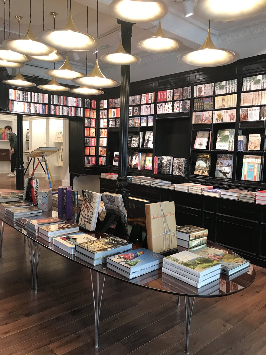 TASCHEN_Spain's tweet photo. Hemos abierto la primera librería TASCHEN en Madrid. Te esperamos en Barquillo 30 de martes a sábado. #librería #leer #arte #libros #tienda #ver #joyas #artbooks https://t.co/U7188Dg9ro