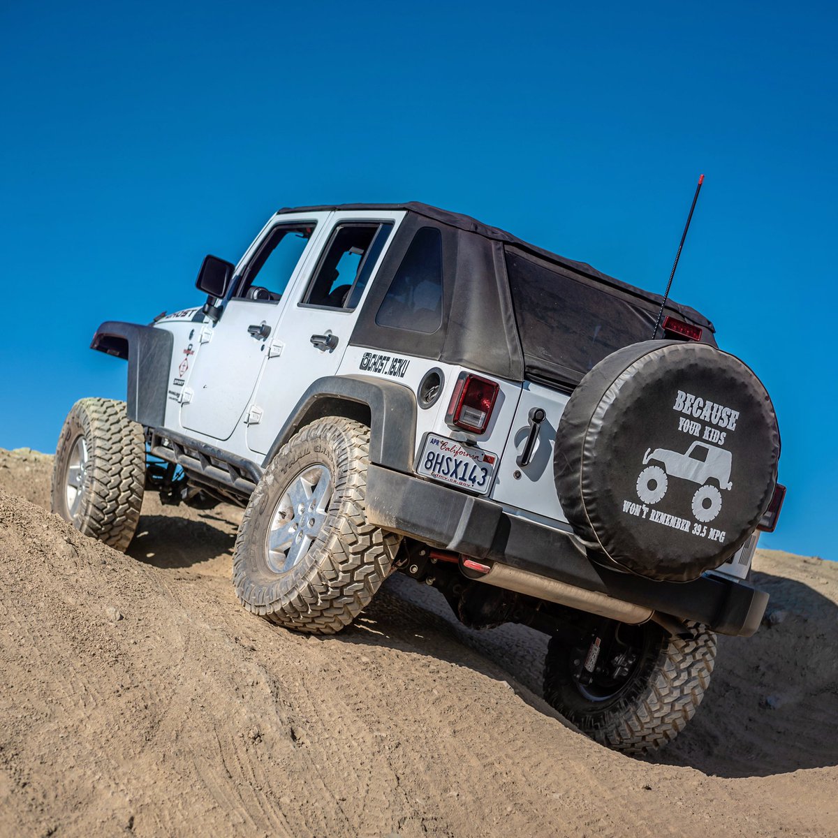 Ghost_18jku's tweet photo. Got them Monday good vibes!!!
Cause there’s an Old Navy over this hill with that fresh summer flip flop sale 😎 and I’ve got me a cup holder full of change
_OIIIIIIIO_
#FlexItOut #WarmingUp #SilveradoCanyon #Mondays #GoodVibes #Jeep #JeepJKU #JeepPeople #Wayalife #MallCrawler https://t.co/iOBbSO2Akf