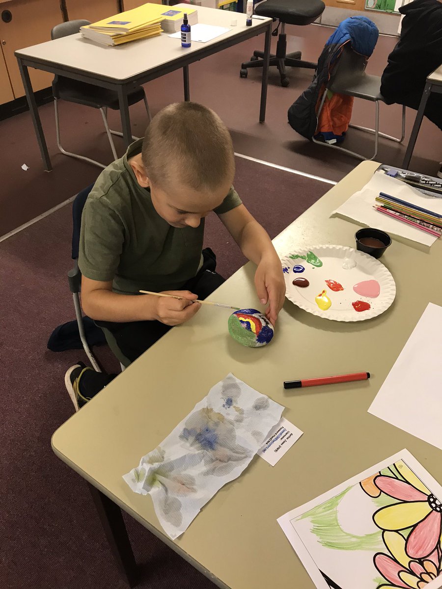 Hendrefoilan's tweet photo. Year 2 have thought of wonderful designs for their ‘rainbow positivity pebbles’ 🌈 #hdfp2 #hdfpcreative #hdfpStayPositive https://t.co/58Pr1bcx53