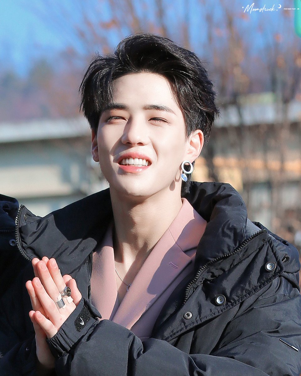 moonstruck1228's tweet photo. 좀 늦었지만 진아 생일 축하해요🎂!!!
항상 해맑게 웃어줘서 고마워요🥰
#JxR #BAEKJIN #제이엑스알 #백진 https://t.co/2Ho4NSaI3F