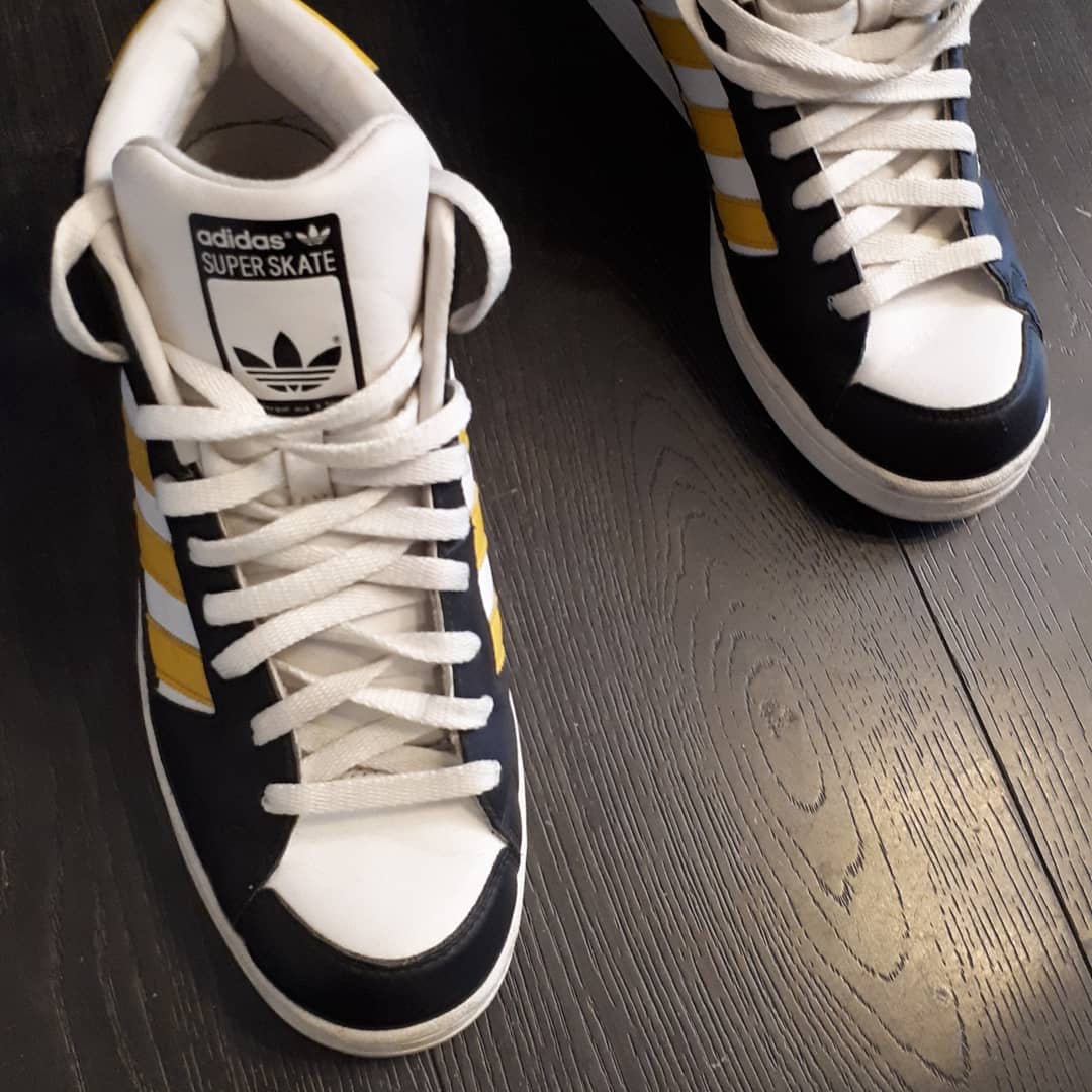 lesbeauxmecs's tweet photo. Adidas superskate 2004 pointure 42 modèle rare! Livraison possible https://t.co/or7d8skoZ9