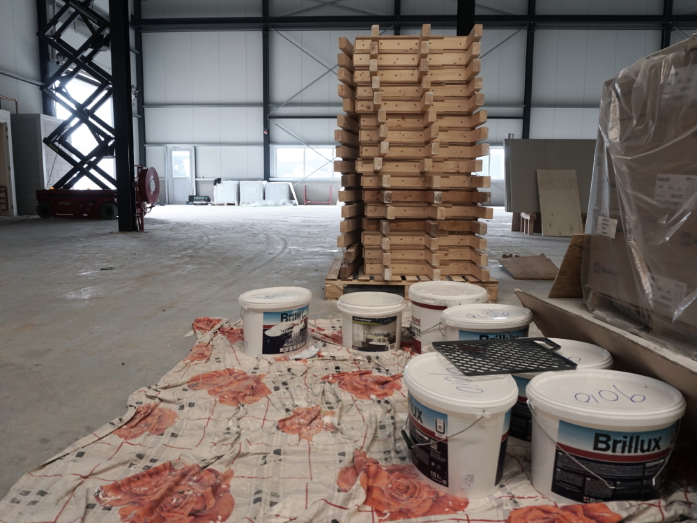 ELMAbv's tweet photo. Ons nieuwe pand is bijna af! De laaste fase is begonnen: schilderwerken, installatie E&amp;W, leggen van de vloer, ... We staan te popelen om over te gaan! Mogelijk gemaakt door Hardeman BV #gebouwinstallatie #laatstefase #elma2020 https://t.co/nvyNaOW6EP
