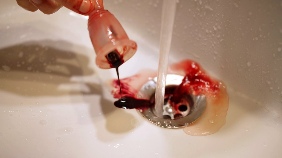 playrtp's tweet photo. Estas imagens não são de um filme de terror. São imagens que ilustram o dia a dia das pessoas que menstruam.

Se têm dúvidas 🩸 POR FAVOR 🩸 vejam o doc. O Meu Sangue. 

#OMeuSangue #RTPPlay #RTP https://t.co/1Tec5hFZ7E