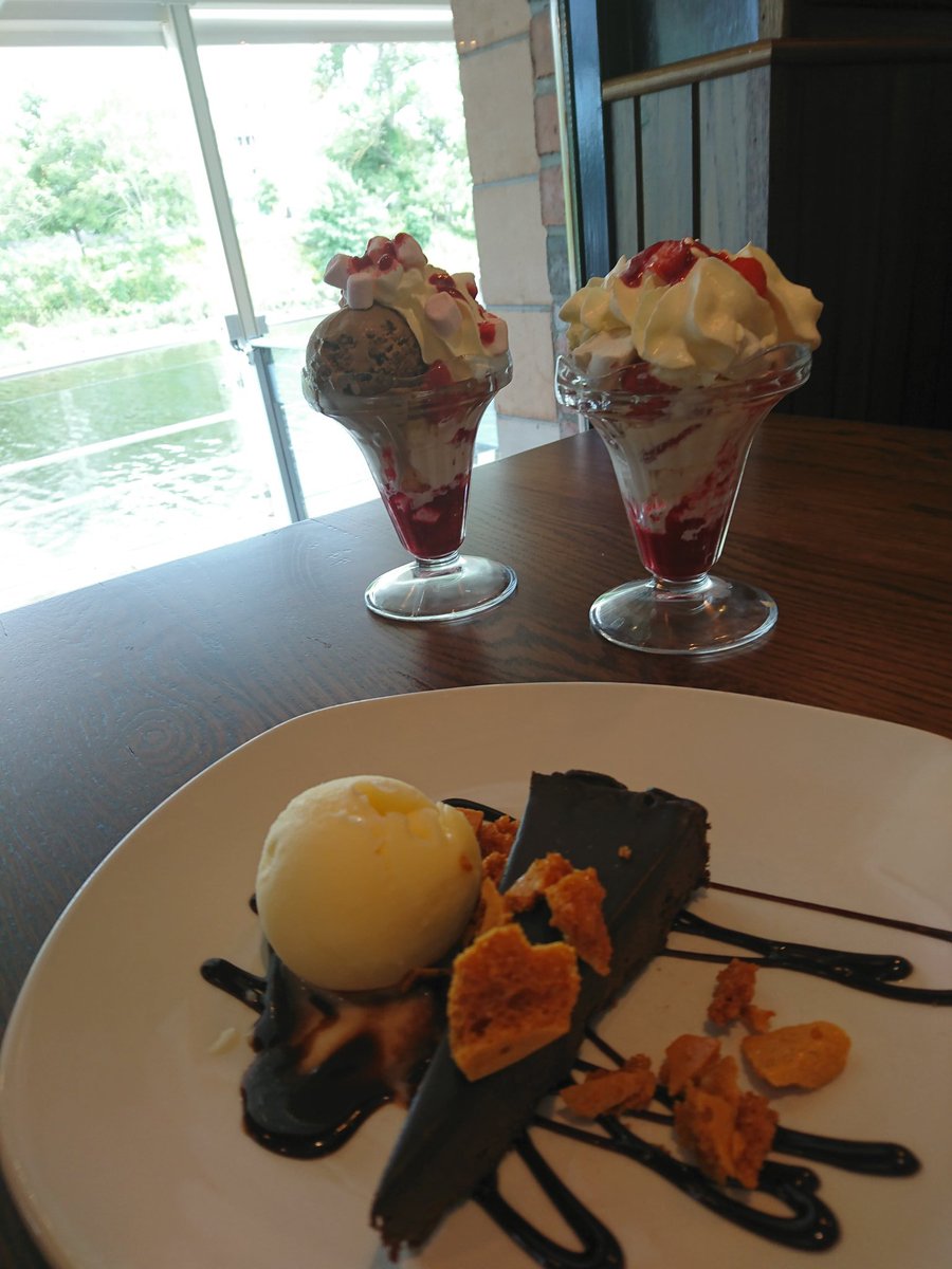 Delighted to be back at the newly refurbished <a href="/CuttersWharfBar/">Cutters Wharf Bar</a> for lunch.  Limited menu, they said, and it was perfect. The first meal I've been served since lockdown #cheers #delicious #Belfast
