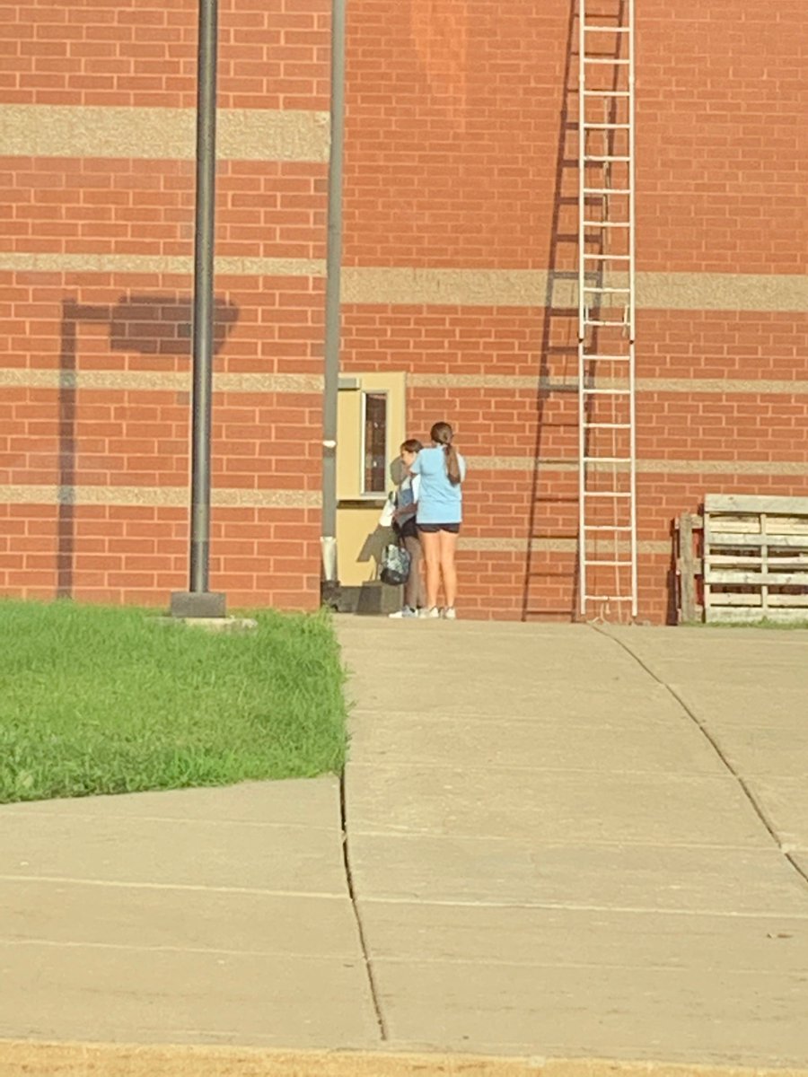 TrishaGrantham5's tweet photo. First day of Dance practice in person at Timberland! 💙Have fun Addy 💚 #thswolves #dancingvibes @ag_stl @GranthamAddy https://t.co/qfZB8qHqJW