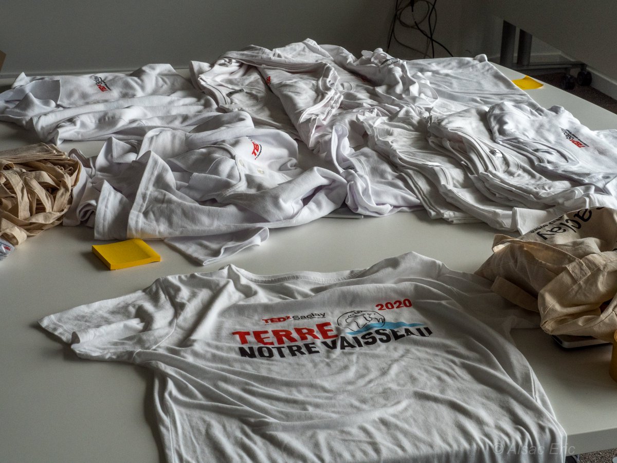 TEDxSaclay's tweet photo. [#TEDxSaclay]

Vous aimez les TED ? 

Venez nous rejoindre dans l'association #TEDxSaclay, n'hésitez pas à venir nous parler sur les réseaux ! 

Vous pouvez aussi vous abonner à la newsletter ! 

Mais SURTOUT venez assister à la conférence ce 26 novembre : https://t.co/pTUCurhyIo https://t.co/DzEoJwkah3