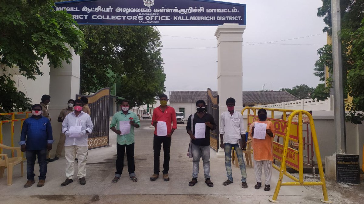 DKallakurichi's tweet photo. #DYFI_சார்பில்
தமிழகம் முழுவதும்@friendsofpolice நிரந்தரமாக தடை செய்ய வேண்டும் என மாவட்ட ஆட்சித் தலைவரிடம் மனு அளிக்கும் நிகழ்வு நடைபெற்றது. அதனடிப்படையில் DYFI கள்ளக்குறிச்சி மாவட்ட குழு சார்பில் மனு அளிக்கப்பட்டது.
#banfriendsofpolice @klkpolicepolice @CMOTamilNadu https://t.co/WuEhEcs9Df