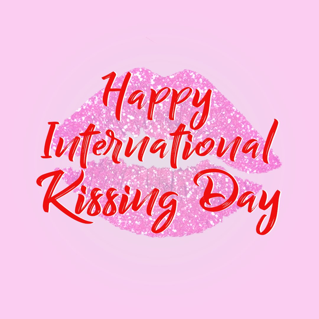thefabbag's tweet photo. Happy #InternationalKissingDay
Head to our Instagram story for a pout-perfect surprise!
#FabBag #BeautyBag #BeautyDiscovery #BeautySubscription #July #FabBag #JuneFabBag https://t.co/56kuTO9CAA