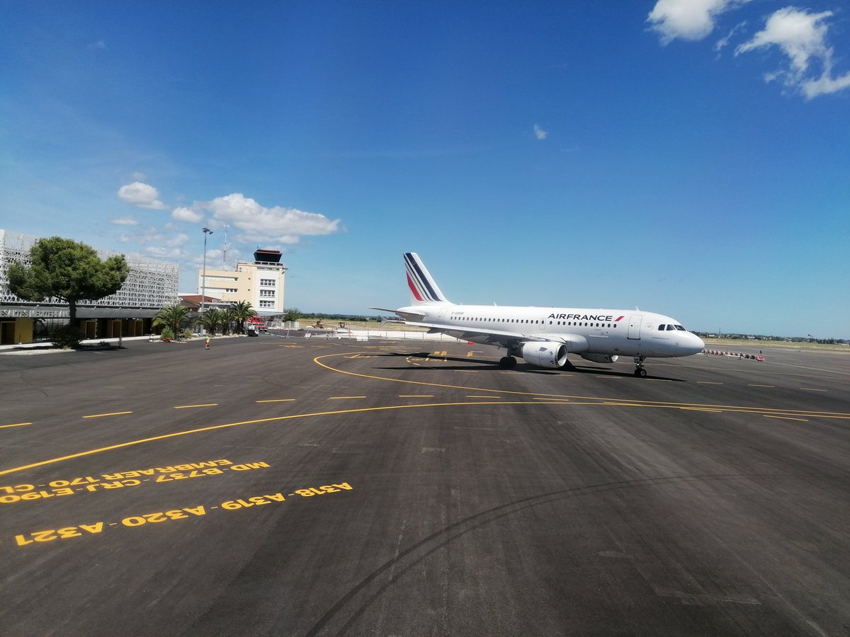 woutercooremans's tweet photo. @hydra_66 @flightradar24 Mais nous sommes bien la à Perpignan 😂 https://t.co/tKbIfxOFfs