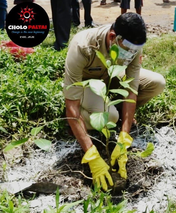 paltai_cholo's tweet photo. Tree plantation on 05.06.2020 at Saheb Bagan Math in collaboration with Malipanchghora Police Station..
#WorldEnvironmentDay
#PlantTreesSaveLives
#CholoPaltai
#MalipanchghoraPoliceStation https://t.co/bdqg5UtsbA