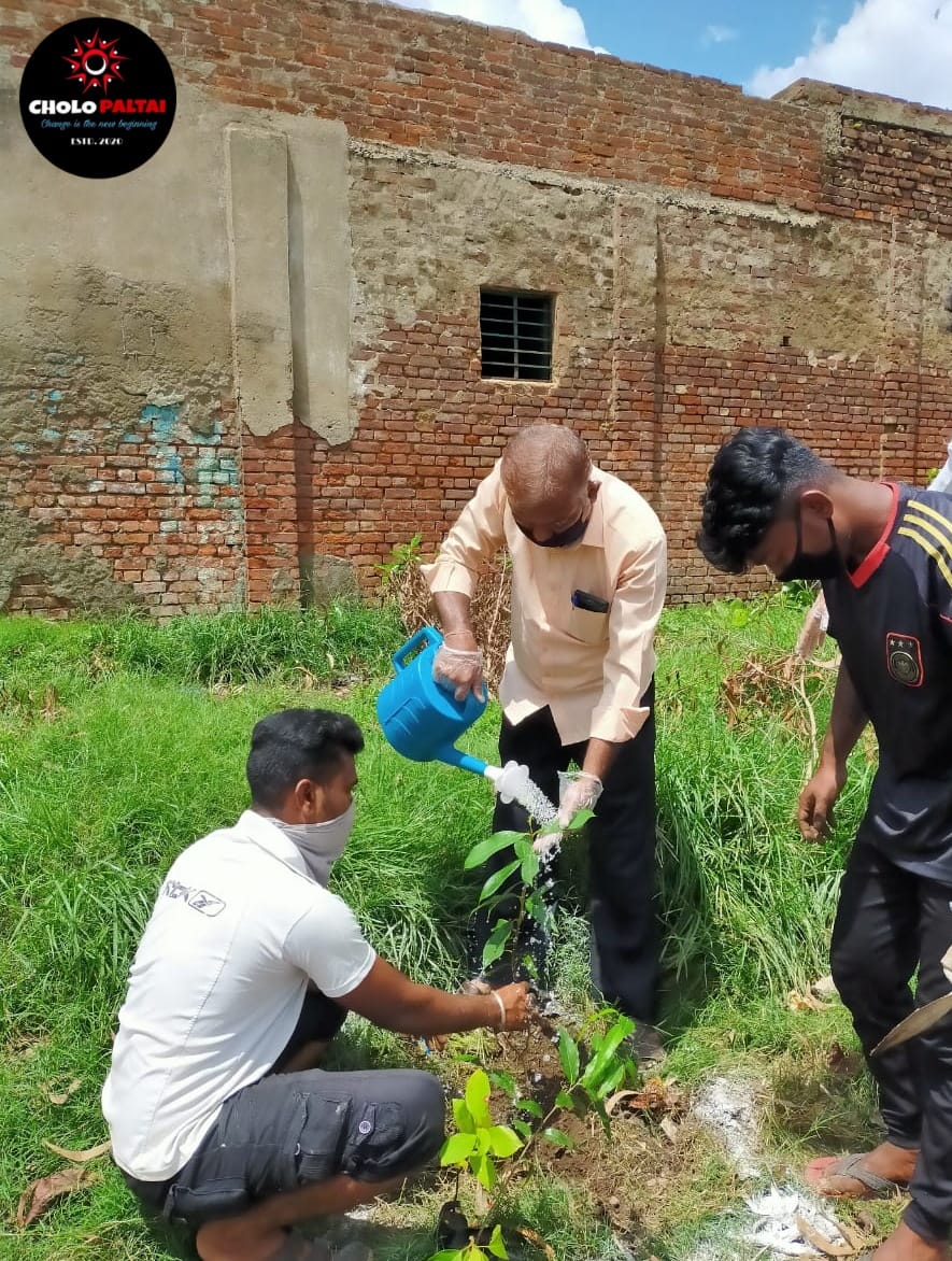 paltai_cholo's tweet photo. Tree plantation on 05.06.2020 at Saheb Bagan Math in collaboration with Malipanchghora Police Station..
#WorldEnvironmentDay
#PlantTreesSaveLives
#CholoPaltai
#MalipanchghoraPoliceStation https://t.co/bdqg5UtsbA