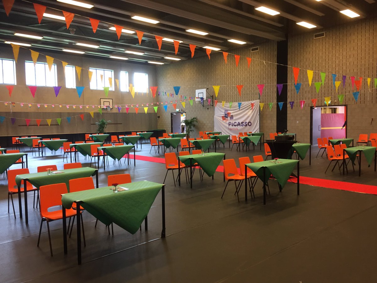 #Diploma-uitreiking #PicassoLyceum Om 16 uur gaan we van start met 4 TOPmavo. We zijn er klaar voor.