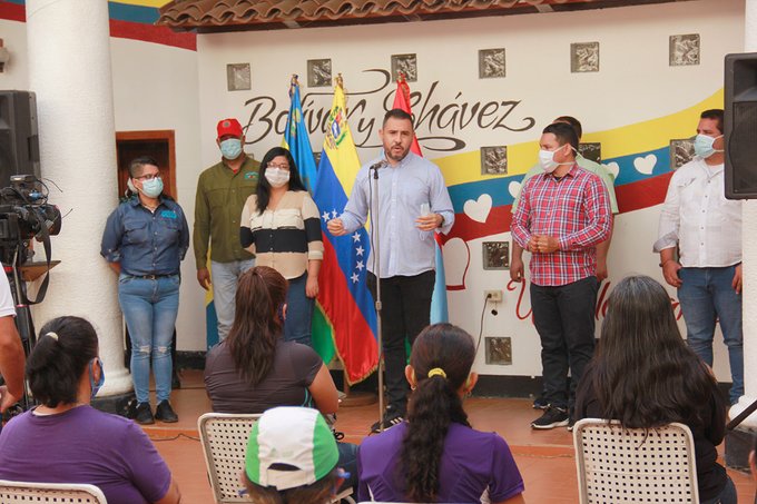 #EnFotos 📸 | El alcalde de Barcelona @Luisjmarcano, realizó encuentro con trabajadores de la @alcaldiabna quienes desarrollarán planes de gestión en las comunas del municipio durante la cuarentena radical para profundizar los logros de la revolución #CuarentenaRadicalPreventiva