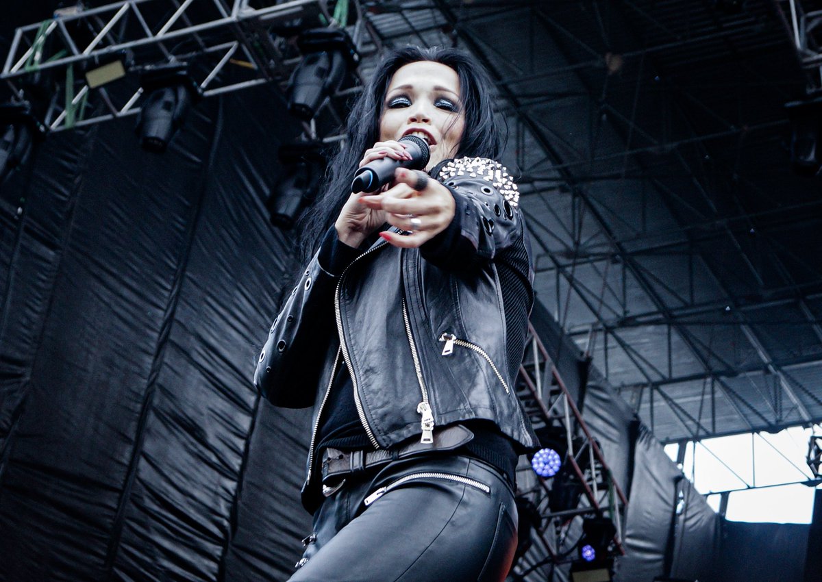 La_Locutografa's tweet photo. Tremenda voz, actitud, energía y belleza. 
Ella es @tarjaofficial hace un año en @rockalparquefes .

#rockalparqueimparable #rockalparque2019 #orgulloestridente  #tarjaturunen #metal #rock #voice #woman #womanpower #photooftheday #bestphoto #photorock https://t.co/J2qH9Tncad