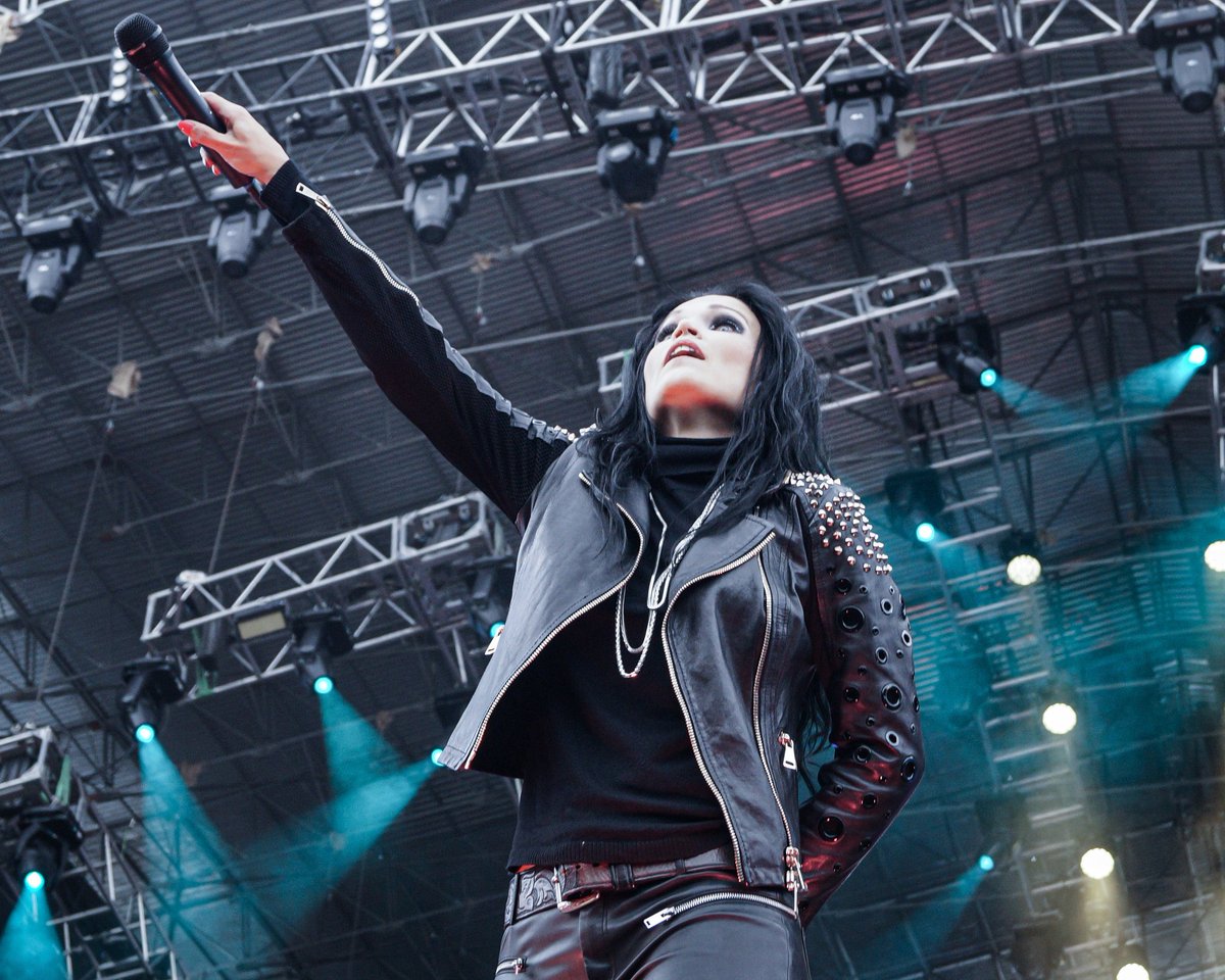 La_Locutografa's tweet photo. Tremenda voz, actitud, energía y belleza. 
Ella es @tarjaofficial hace un año en @rockalparquefes .

#rockalparqueimparable #rockalparque2019 #orgulloestridente  #tarjaturunen #metal #rock #voice #woman #womanpower #photooftheday #bestphoto #photorock https://t.co/J2qH9Tncad