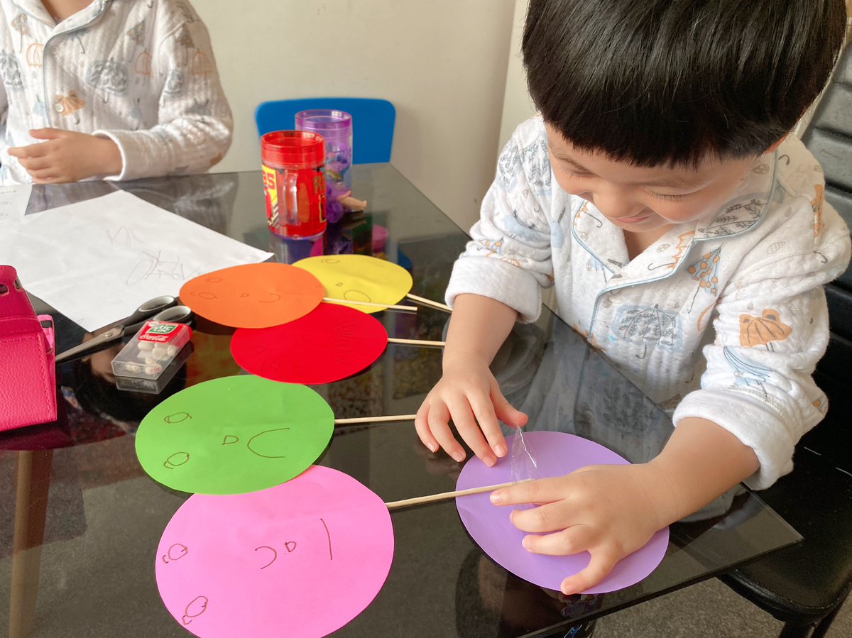 AprilandAlfred's tweet photo. April wrote a non- chronological report on the Koalas.🐨 Alfred make some feelings puppets. 🍭 @prestolee_1911 https://t.co/V7n7Ps4NzN