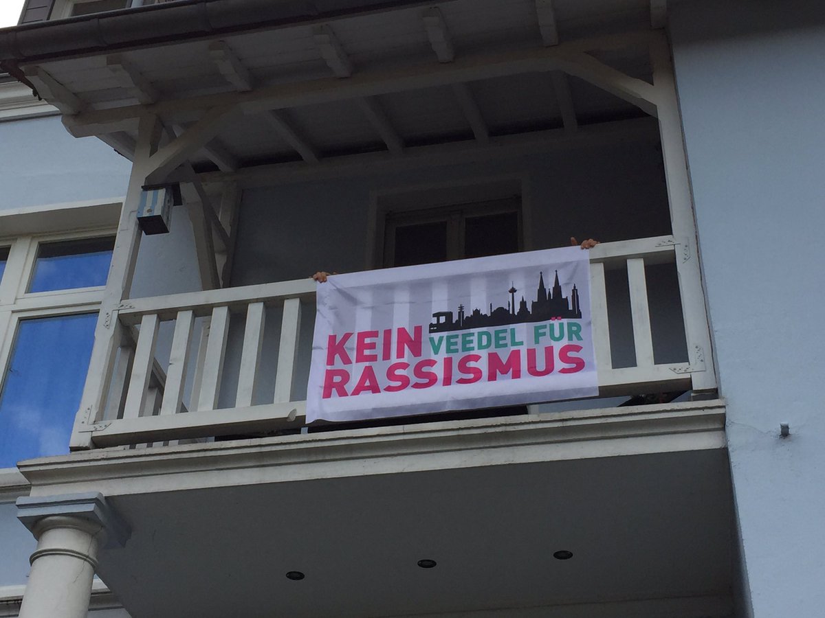 #kvfr gilt natürlich auch außerhalb von #Köln #11000fahnen tolle Aktion <a href="/forCologne/">Kein Veedel für Rassismus</a>