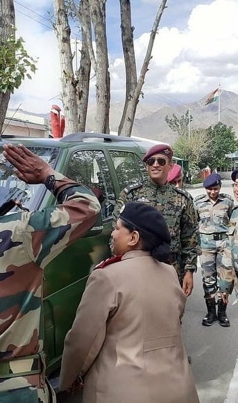 fc_msdhoni's tweet photo. “I love my country, I tell my wife she is only the third most important after my country and my parents, in that order,” 
#HappyBirthdayDhoni https://t.co/gT7qstiJze