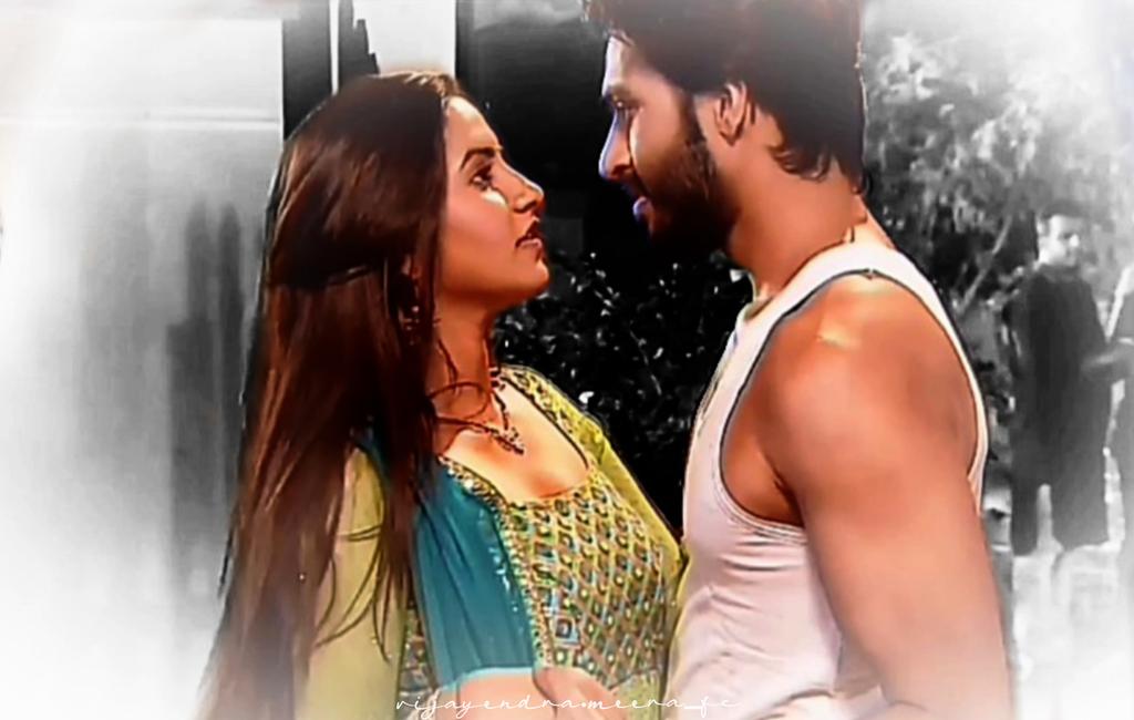 Manisha29937372's tweet photo. Eye-lock 🙈🤣😂✨
•
_____''______________
•
#UdannSapnonKi #ChakorRajvanshi #SurajRajvanshi
#VijayendraKumeria #MeeraDeosthale ✨💙
@meera1611 @veejay_k https://t.co/V86BgyM9B9