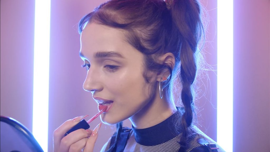 PoppyCrave's tweet photo. .@poppy uploaded “How to Red Lipstick with Poppy” to her YouTube channel! ♥️╣[-_-]╠♥️ https://t.co/KzrWaeQEeW