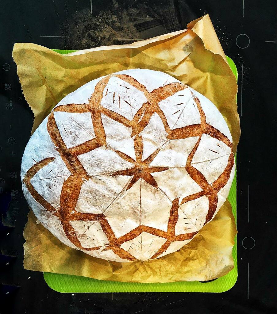 mathewjschwartz's tweet photo. Rustic French country loaf — getting the scoring to be symmetrical can be a challenge! (Although working with #Wiremonkey UFO lame makes life much simpler.)
#lockdownload #wiremonkey @wiremonkeyshop @cotswoldflour #rusticbread https://t.co/Row9mcfxgB https://t.co/QUbyXA0E8k