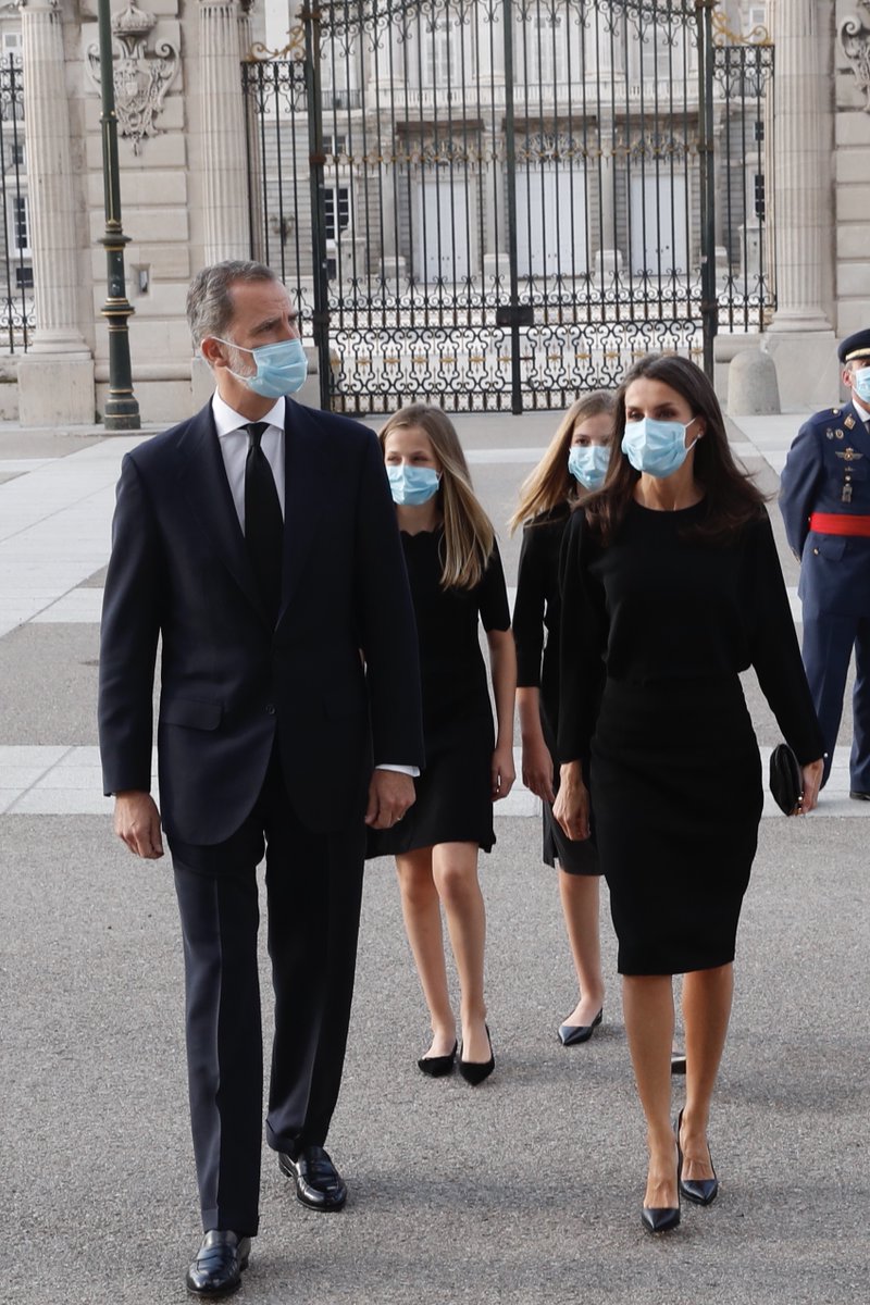CasaReal's tweet photo. Los Reyes, la Princesa de Asturias y la Infanta Sofía asisten a la eucaristía por las víctimas de la COVID19   https://t.co/sJYnFw1KAF https://t.co/R8cQMAXUcO