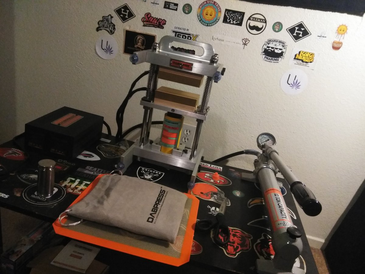 420Prodragon's tweet image. Finally ready to do my first press ever. 💯
#rosin #10tondabpress #driptech #cannabis #CannabisCommunity