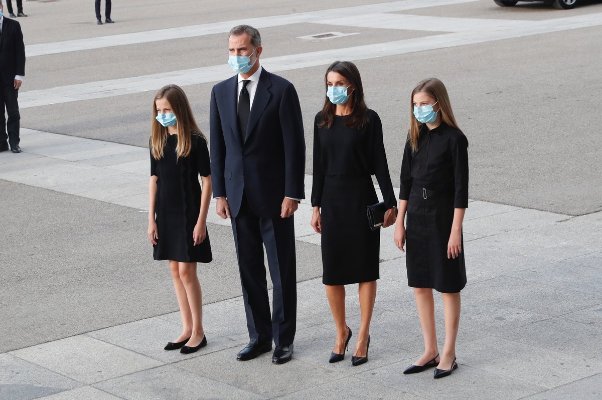 CasaReal's tweet photo. Los Reyes, la Princesa de Asturias y la Infanta Sofía asisten a la eucaristía por las víctimas de la COVID19   https://t.co/sJYnFw1KAF https://t.co/R8cQMAXUcO