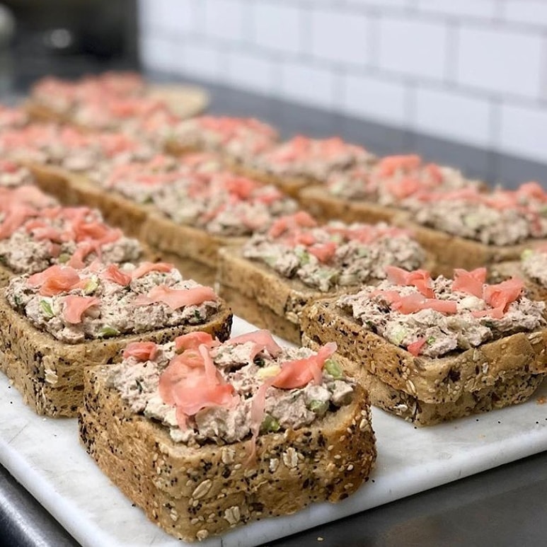 LUNCHottawa's tweet photo. Tuna sandwiches - but make them snazzy with albacore tuna, pickled ginger, wasabi mayo, marinated onion and arugula. It's our twist on a classic, and we can't wait to serve it to you again soon! π
#thinkLUNCH #tunasandwich #gourmet #ottawa https://t.co/V6MNxGMCbU