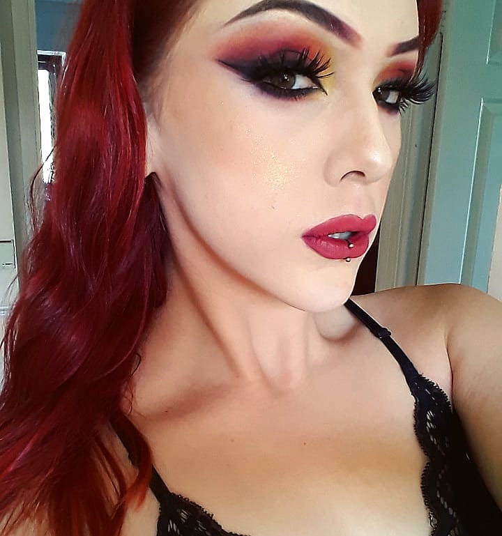 QueenNoxopro's tweet photo. Ember look🔥 red yellow and blended out with some matte black🔥 #noxopro #notsopro #noxoprobeauty #makeup #beauty #orange #red #yellow #matte #makeupoftheday https://t.co/RJbwLeYBnl