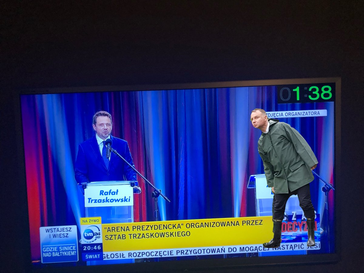 MrFanTomaSki's tweet photo. Duda wpadł zobaczyć jak wygląda przyszły Prezydent Polski #ArenaPrezydencka https://t.co/ZNkxycJnha