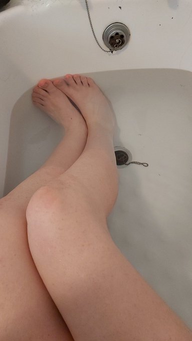 Who wants to join me ? 
#twink #femboy #sissy #gay #bathtime #Feetfettish https://t.co/usftpV0BhP