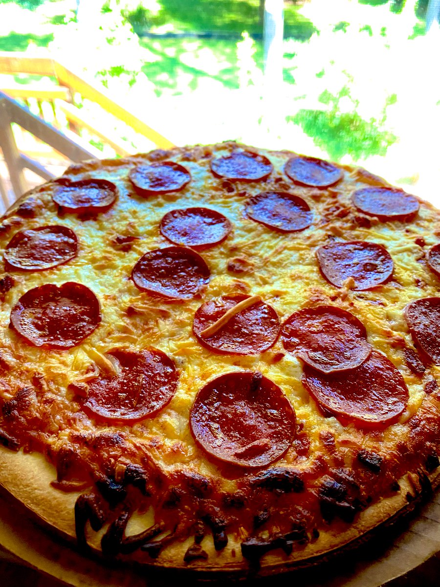 ProducerTedd's tweet image. Literally the one thing I was missing from home. The one thing that completes me. The only frozen pizza that brings joy to your heart. 

@TombstonePizza thank you 🙏