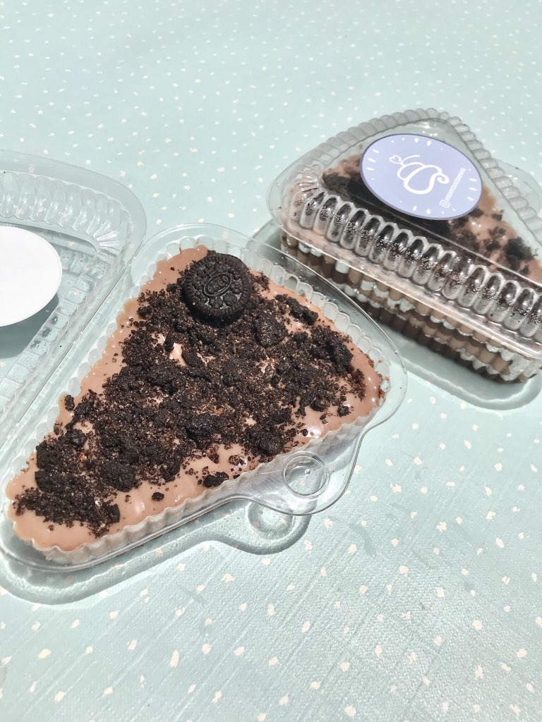 mlcandiales's tweet photo. Gracias cuarentena, por dejarme este trabajo que me hace demasiado feliz💓✨ mi mami y yo hacemos marquesitas (divinas🤤) para vender!! https://t.co/Xj5TzWYmiD