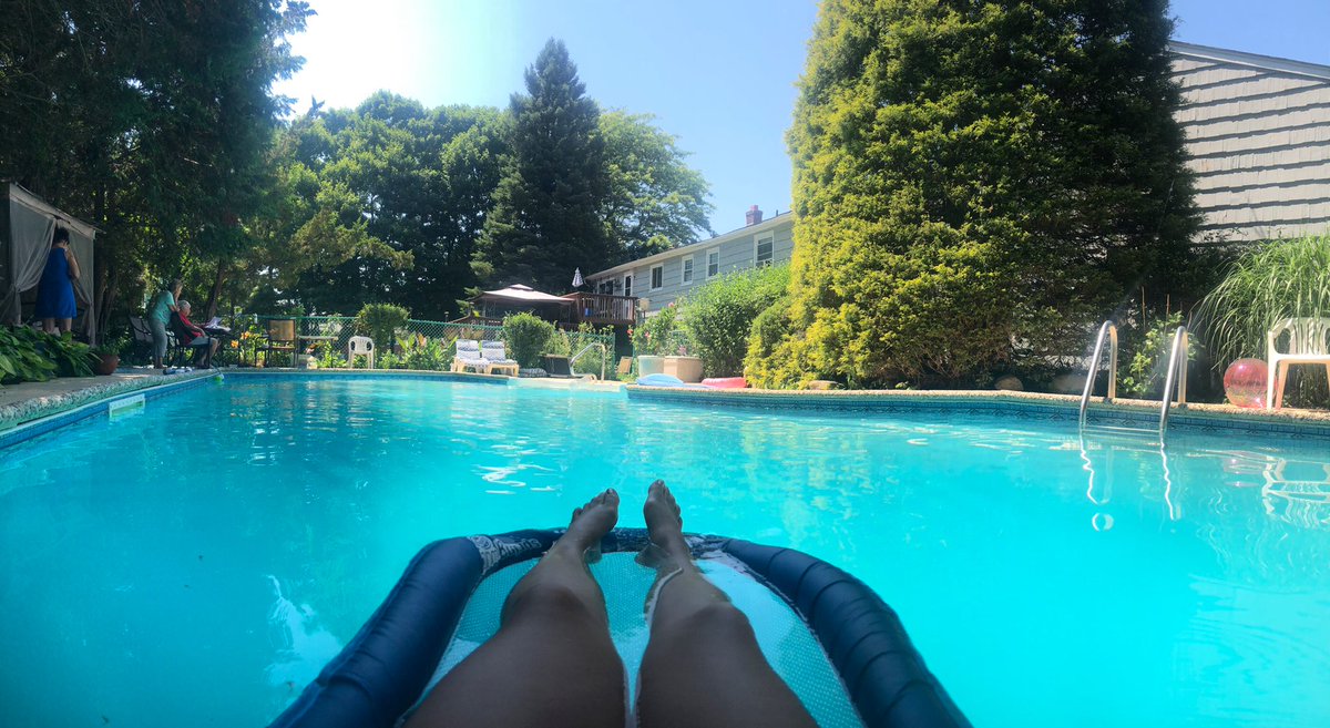 livmassa's tweet photo. Office for the day #happymonday https://t.co/OIVNwWuTbZ