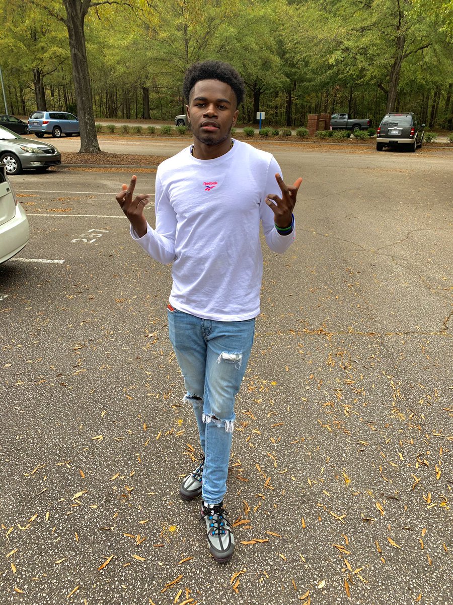 sean_respect's tweet photo. #WhosWhoAtNCAT 

⛽️Poppin y’all I’m Sean
⛽️#ncat24
⛽️Computer Science major
⛽️Jamaican but I reside in Raleigh,NC
⛽️I’m social but chill, HMU🙂 https://t.co/gbFPT6qRIk