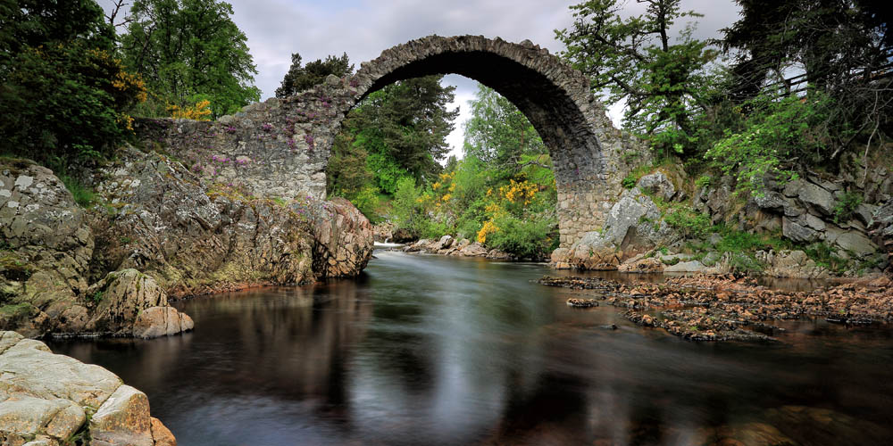  Quick 'packhorse bridge' explainer • Ferried pannier-laden horses across waterways • One or more narrow (one-horse wide) stone arches• Low parapets designed for panniers to pass over• Built on major trade routes• Succeeded by turnpike roads and canals in the 1700s