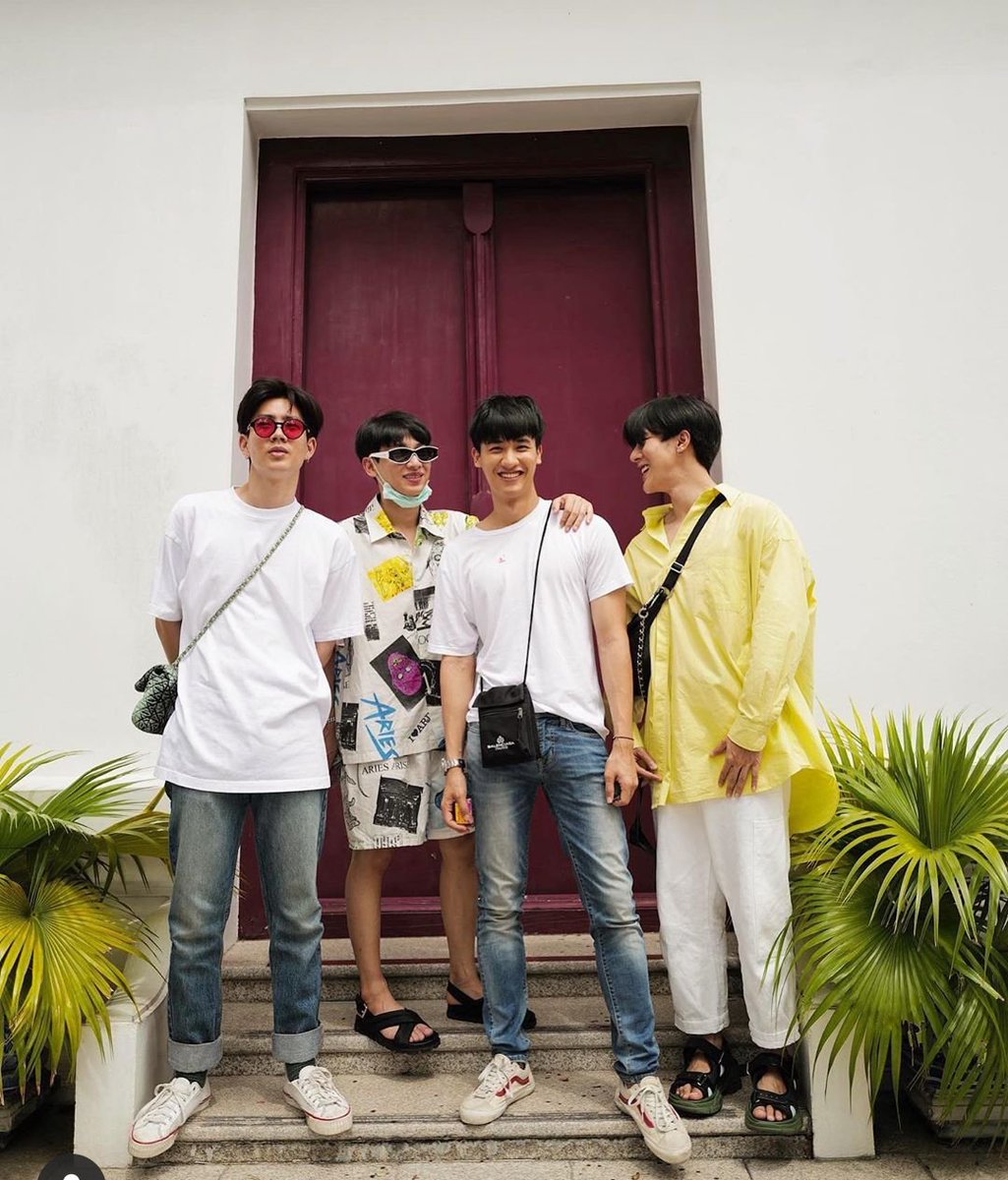 ClowCard5's tweet photo. 💚💚💙💛 #ออฟกัน #OffGunTayArm https://t.co/mFvKTzVKkl