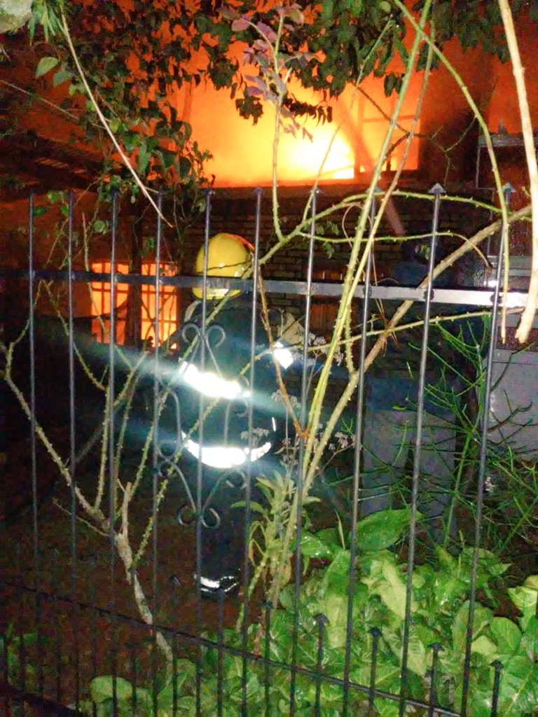 mgmisiones's tweet photo. Felicito al Of., Víctor Márquez, quien se arrojó al arroyo Zaimán de #Posadas para salvar la vida de un hombre atrapado en su vehículo tras despistar, y al Sgto., Elisandro Batú, por rescatar a una mujer y a su hijo en un incendio en A. del Valle. Orgulloso de la @MisionesPolicia https://t.co/76DNGEyKqi