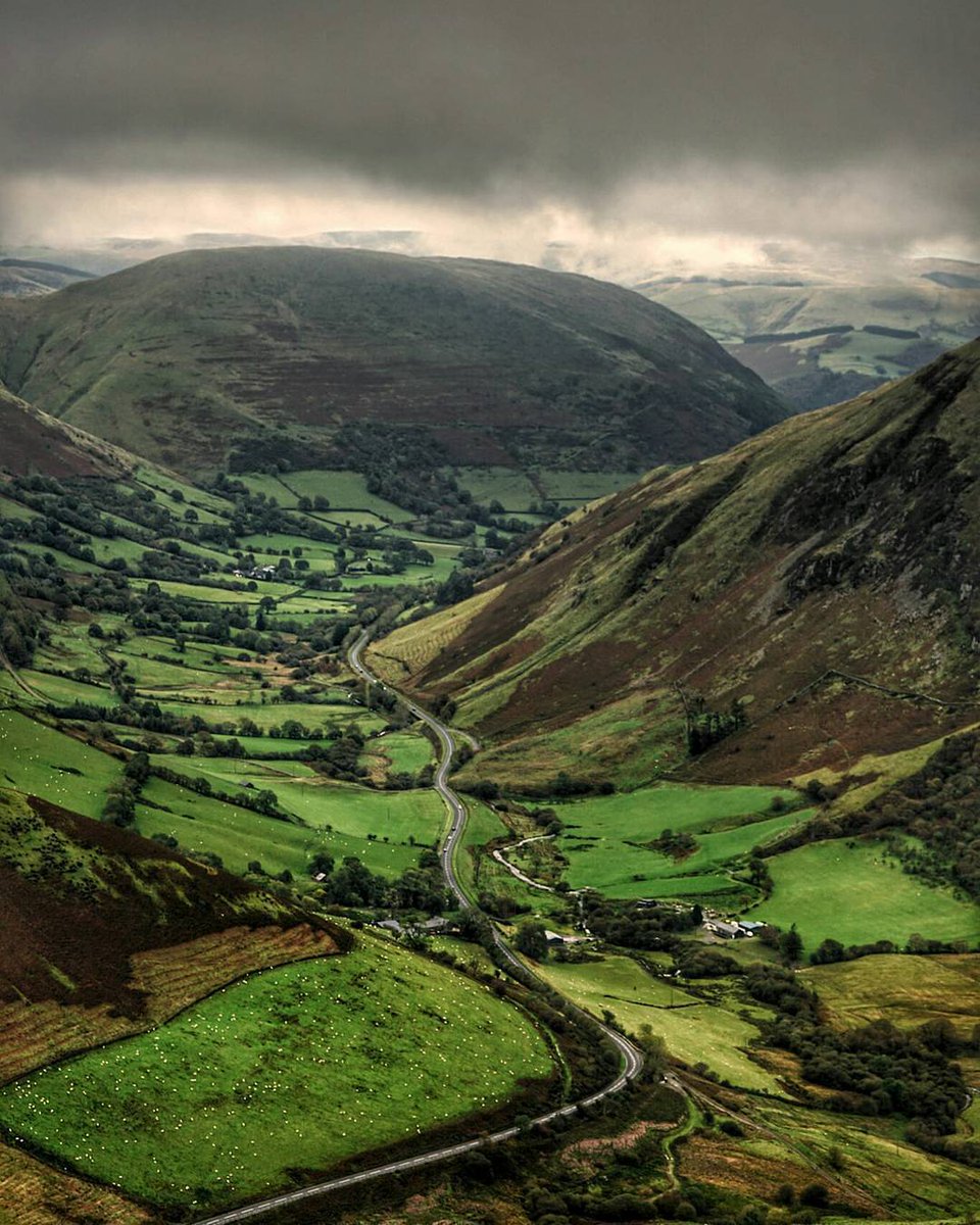 At the gateway to Dinas Mawddwy, as the A470 snakes from the capital to Conwy, it sweeps past a protected ancient monument – hidden from the road beyond.A tiny, secret, moss-green, picture perfect fairytale of all a river crossing should be.THREAD 