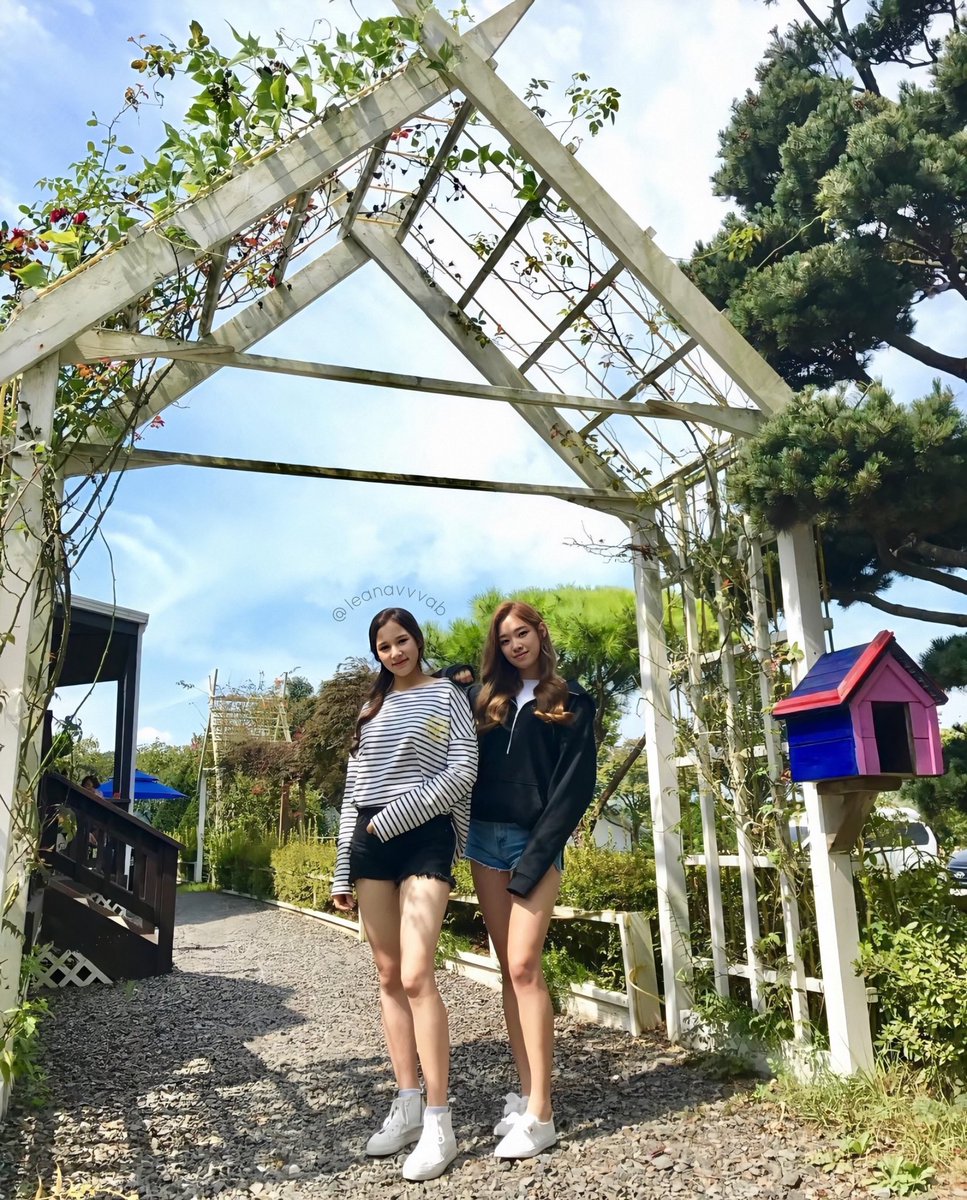iMet_LEA's tweet photo. ♡ lea with yeji pt.1 https://t.co/AeB7eAyd1N
