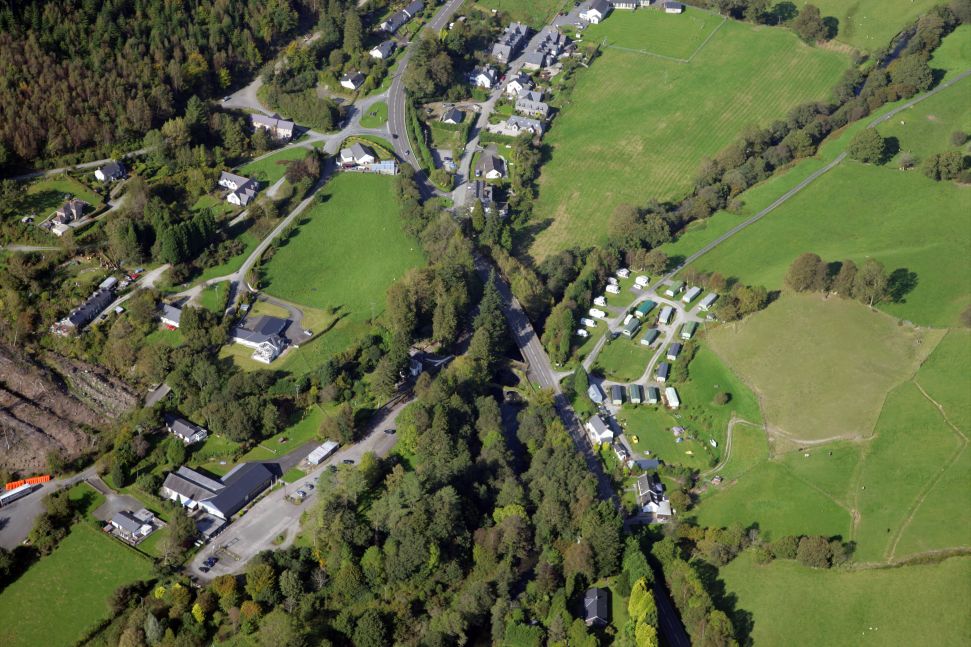 Pont Minllyn, also known as Pont y Ffinnant or Pontrusk Bridge, dates to the early 1600s – the post-medieval period.It spans the river Dyfi at a long-established crossing point, and was built to act as a 'packhorse bridge'.