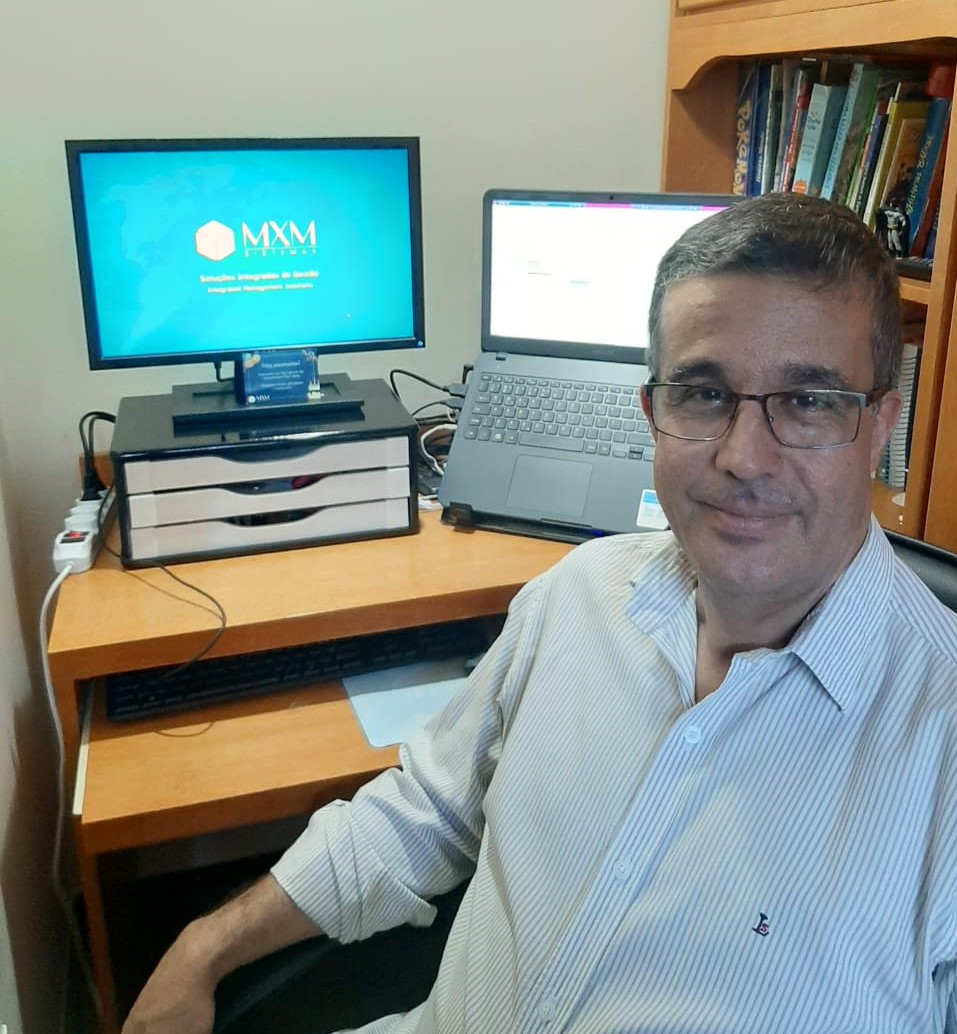 MXMSistemas's tweet photo. Maurício Vianna, novo integrante da #FamiliaMXM, começou suas atividades em junho, no setor da Consultoria MXM, já em home office. Seja bem-vindo, Maurício! 😄 #MXMers https://t.co/ryy3TvuGff