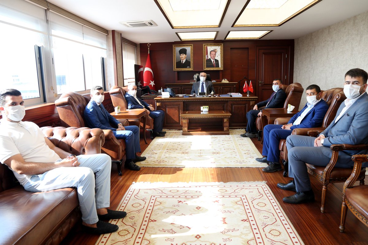 Valimiz Sayın Yavuz Selim KÖŞGER, Anadolu Aslanları İş Adamları Derneği (ASKON) İzmir Şube Başkanı Şerafettin GÜCÜ ve Yönetim Kurulu Üyeleri'nin hayırlı olsun ziyaretlerini makamında kabul etti.